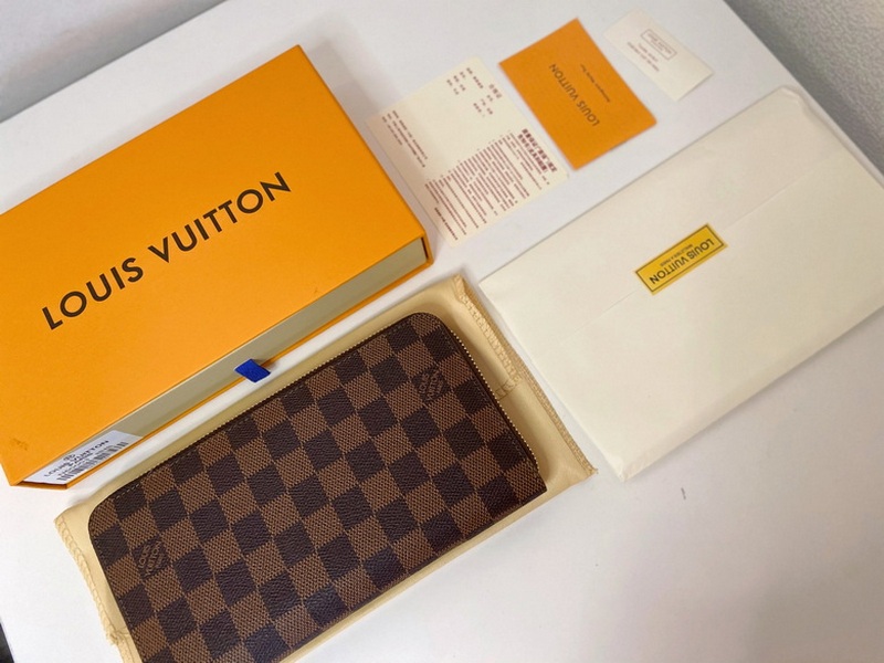 LV Wallets 332